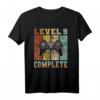 Level 9 complete Gamer T-Shirt für 9-Jährige - Perfektes Geburtstagsgeschenk und Party-Outfit für Kinder, die Videospiele lieben