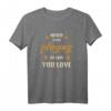 Höre nie auf das Spiel zu spielen was du liebst - Motiviertes Basketball T-Shirt für Trainer, Spieler & Streetballer