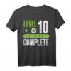 Level 10 Gamer T-Shirt zum Geburtstag - Lustiges Retro Zocker Outfit für Jungen, Mädchen, Kinder und Erwachsene