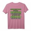 Leg Dich Niemals Mit Einem Dorfkind An T-Shirt – Lustiges Geschenk für Dorfkinder, Landbewohner & Bauern zu Geburtstag & Weihnachten
