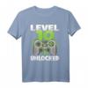 Level 10 Unlocked Gaming T-Shirt zum 10. Geburtstag - Lustiges Geschenk für Jungen, Mädchen, Damen und Herren mit Gaming Controller Design
