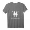 Frisch Verheiratet T-Shirt für Trauzeugen & Paare - Lustiges Partnerlook für Hochzeit, Polterabend & Eheglück