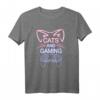Gamer Zocker Cats And Gaming Katzen Und Games T-Shirt – Lustiges Geschenk für Videospieler, Nerds und Gaming Fans zu Geburtstag, Weihnachten & mehr