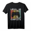 Level 40 Complete Gaming T-Shirt – Perfektes Geburtstagsgeschenk für Männer, Gamer und Videospiel-Fans zum HapDuck