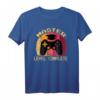 Master Level Complete Abschluss Geschenk Gamer T-Shirt – Lustiges Outfit für Absolventen, Studenten & Nerds zum Uni- oder Hochschulabschluss