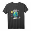 Herren Von Day Daddy Bei Nacht Gamer Videospiel Gamer Dad T-Shirt – Perfektes Geschenk für stolze Gamer Väter an Vatertag & Geburtstag