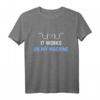 It Works On My Machine - Lustiges Coding T-Shirt für Software Engineers, Entwickler & Tech Support mit Python, JavaScript & mehr