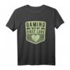 GAMING WAS MY FIRST LOVE - Lustiges Gaming T-Shirt Geschenk für Gamer zum Geburtstag, Weihnachten & Vatertag für Männer & Frauen