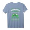 Lustiges Gamer T-Shirt - 'Gezwungen Den Controller Wegzulegen' für Zocker, perfekt als Geschenk zum Geburtstag oder Gaming-Event
