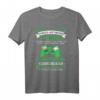 Lustiges Gamer T-Shirt - 'Gezwungen Den Controller Wegzulegen' für Zocker, perfekt als Geschenk zum Geburtstag oder Gaming-Event