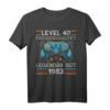 HapDuck Gamer Level 40 - Legendäres 1983 T-Shirt für Männer, Frauen & Kinder, Lustiges Gaming Geschenk & Partydekoration