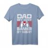 HapDuck T-Shirt für Papa - Tagsüber Papa, Nachts Gamer mit Spiel-Controller, lustiges Geburtstagsgeschenk für Gaming-Väter