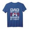 HapDuck T-Shirt für Papa - Tagsüber Papa, Nachts Gamer mit Spiel-Controller, lustiges Geburtstagsgeschenk für Gaming-Väter