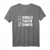 Single Taken Gamer T-Shirt - Klassisch geschnitten, humorvolles Gaming-Shirt für Singles und Paare