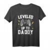 Leveled Up To Daddy Baby Announcement Gaming T-Shirt – Lustiges Familien Shirt für Geburt, Baby- oder Schwangerschaftsankündigung, Geburtstag & Weihnachten