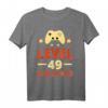 49. Geburtstag Geschenk Level 49 Gamer Shirt - Klassisches T-Shirt für Damen und Herren zum Geburtstag