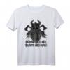 Schwarz ist bunt genug! Wikinger Totenschädel T-Shirt - Lustiges Gothic und Metal Geschenk für dunkle Seelen