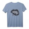 Halloween Vampir Fangs T-Shirt für Damen mit Blut und Lippen Grafik – Gruseliges Vampir Kostüm, Dracula Motiv, Perfekt für Halloween und Horror-Fans