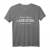 A Home Without A Labrador Is Just A House Hundefreund T-Shirt – Lustiges Geschenk für Labrador Liebhaber, Hundehalter & Tierfreunde zu Weihnachten & Geburtstag