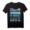 Junggesellenabschied T-Shirt Männer mit Spruch 'Er heiratet, wir sind nur zum Feiern hier' – Perfekt für Polterabend & letzte Nacht mit Jungs