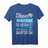 Junggesellenabschied T-Shirt Männer mit Spruch 'Er heiratet, wir sind nur zum Feiern hier' – Perfekt für Polterabend & letzte Nacht mit Jungs