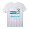 Junggesellenabschied T-Shirt Männer mit Spruch 'Er heiratet, wir sind nur zum Feiern hier' – Perfekt für Polterabend & letzte Nacht mit Jungs