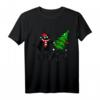 Lustiges Black Cat Geschenk - Pushing Christmas Tree Over Cat T-Shirt für Katzenliebhaber, Weihnachten, Halloween & Geburtstage