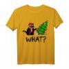 Lustiges Black Cat Geschenk - Pushing Christmas Tree Over Cat T-Shirt für Katzenliebhaber, Weihnachten, Halloween & Geburtstage