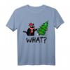 Lustiges Black Cat Geschenk - Pushing Christmas Tree Over Cat T-Shirt für Katzenliebhaber, Weihnachten, Halloween & Geburtstage