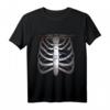 Halloween Skelett Brust T-Shirt – Gruselige Party Geschenkidee für Männer und Frauen, Perfekt für Halloween & Kostüm-Events