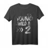 Geschenk für 2. Geburtstag Junge und Mädchen - Lustiges 'Young Wild and Two' T-Shirt für Kinder, perfekte Geschenkidee für unvergessliche Kindergeburtstagspartys