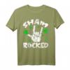 Kleeblatt-Liebhaber T-Shirt für St. Patrick's Day – Irisches Shamrock Motiv als Geschenk für Rockfans, Musiker & irischen Stolz