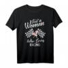 Nur eine Frau, die liebt Racing T-Shirt – Perfektes Geschenk für Damen, Mädchen & Motorsportfans zum Geburtstag, Muttertag oder Jubiläum