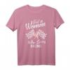Nur eine Frau, die liebt Racing T-Shirt – Perfektes Geschenk für Damen, Mädchen & Motorsportfans zum Geburtstag, Muttertag oder Jubiläum