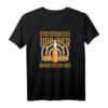 Stockschießen und Bier Darum bin ich hier Trinken T-Shirt - Lustiges Wintersport- und Bierfan-Shirt für Freunde und Familie