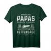 Manche Papas Spielen Fußball & Kettensäge T-Shirt – Coole Vatertagsgeschenkidee für Handwerker, Förster & Fußballfans