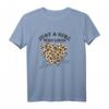 Nur Ein Mädchen, Das Leopardenmuster Mag - Trendiges T-Shirt für Frauen und Mädchen, Leopard Print Design mit Herz