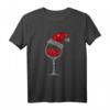 Christmas Wine Shirt mit Glas Rotwein und Weihnachtsmütze – Lustiges Festtags-Design für Weinliebhaber als Weihnachtsgeschenk